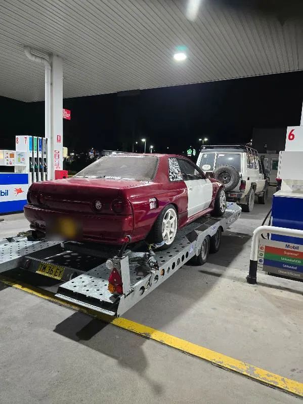Nissan Skyline R32 on the FSF Hire CT177 tilt trailer